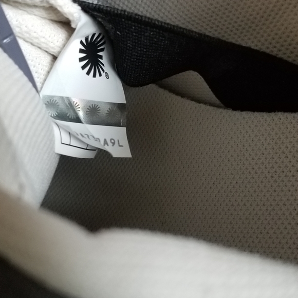 UGG CA805 ZIP Sneakers - Picture 7 of 9
